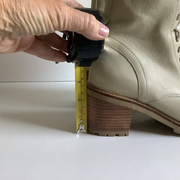 Seychelles Irresistible Cream Leather Lace Up Combat Boots Size 9,5 NWOT - Picture 5 of 10